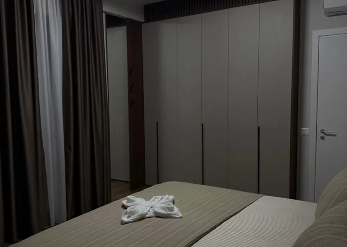 Deluxe New Bazaar * 地拉那