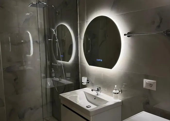 Deluxe New Bazaar 地拉那