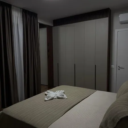 Deluxe New Bazaar * تيرانا