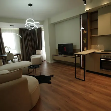 Deluxe New Bazaar * تيرانا