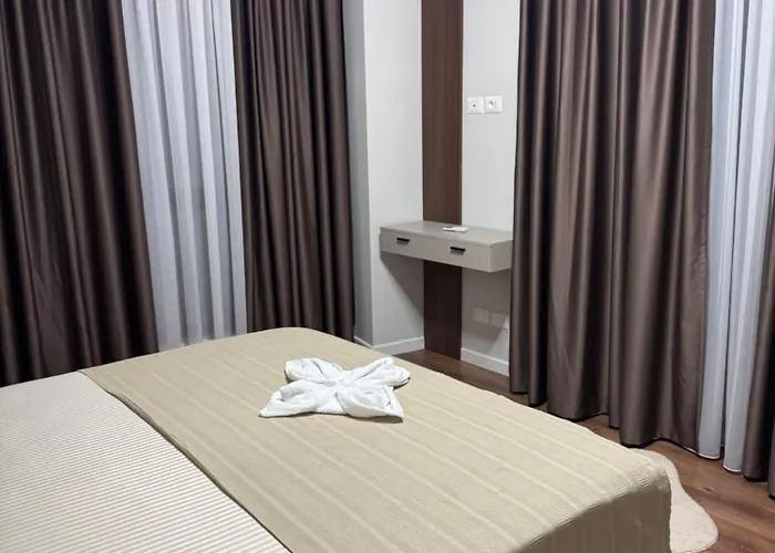 Deluxe New Bazaar Тирана