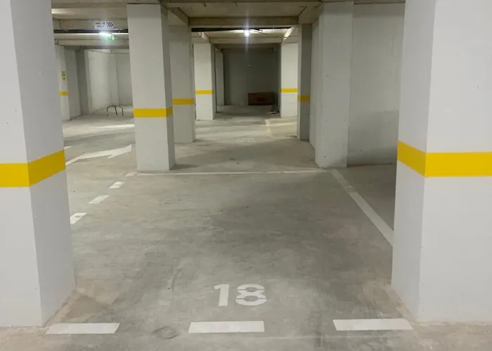 Deluxe New Bazaar Тирана